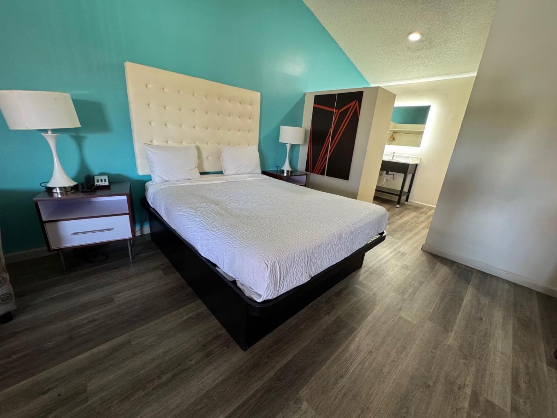 Howard Johnson By Wyndham Phoenix Airport/Downtown Area Exterior photo